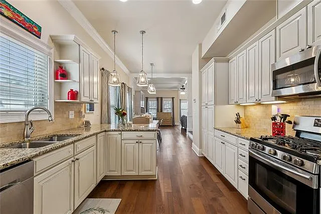 5647 Marshal Foch St — Photo 12