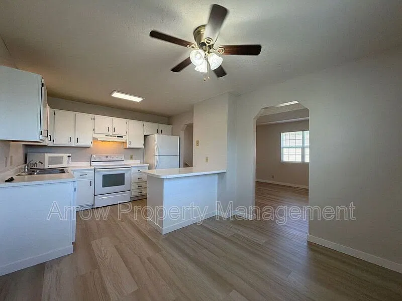 3 bed, 2.0 bath, 1238 sqft, $1,825 — Photo 2