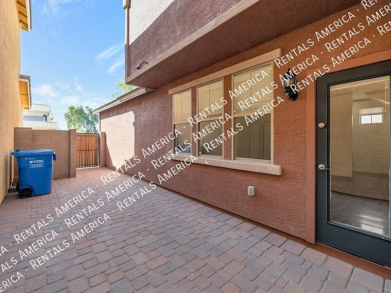 3745 E Kerry Ln — Photo 13