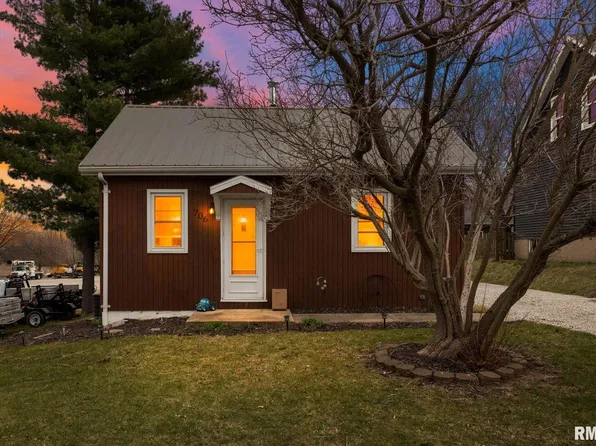 706 N State St, Roanoke, IL 61561