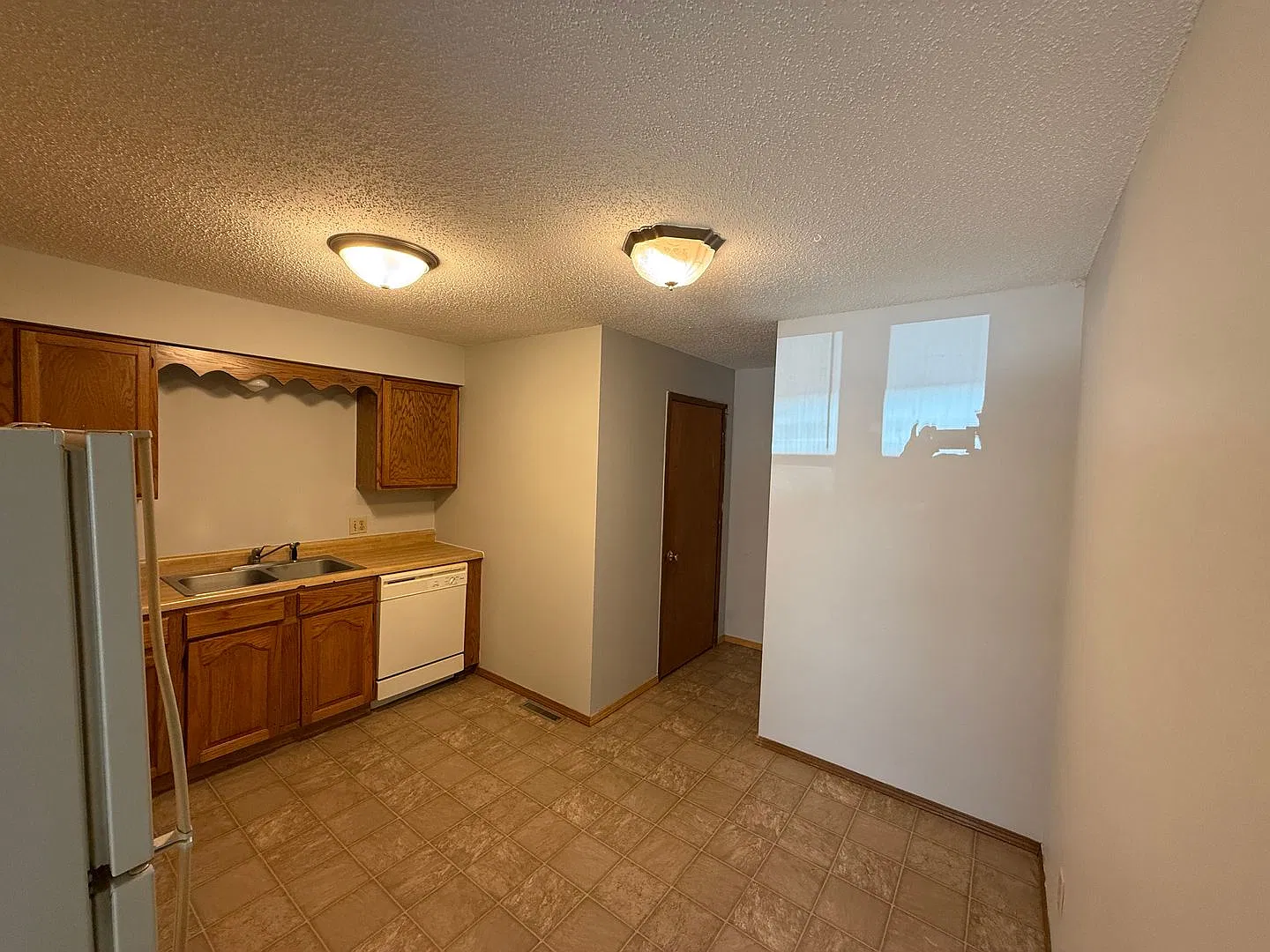 Refreshed 2-Bedroom Duplex in the Heart of Springfield — Photo 4