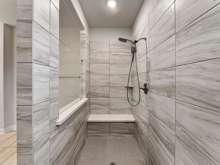 7623 Water Glen Ln — Photo 31