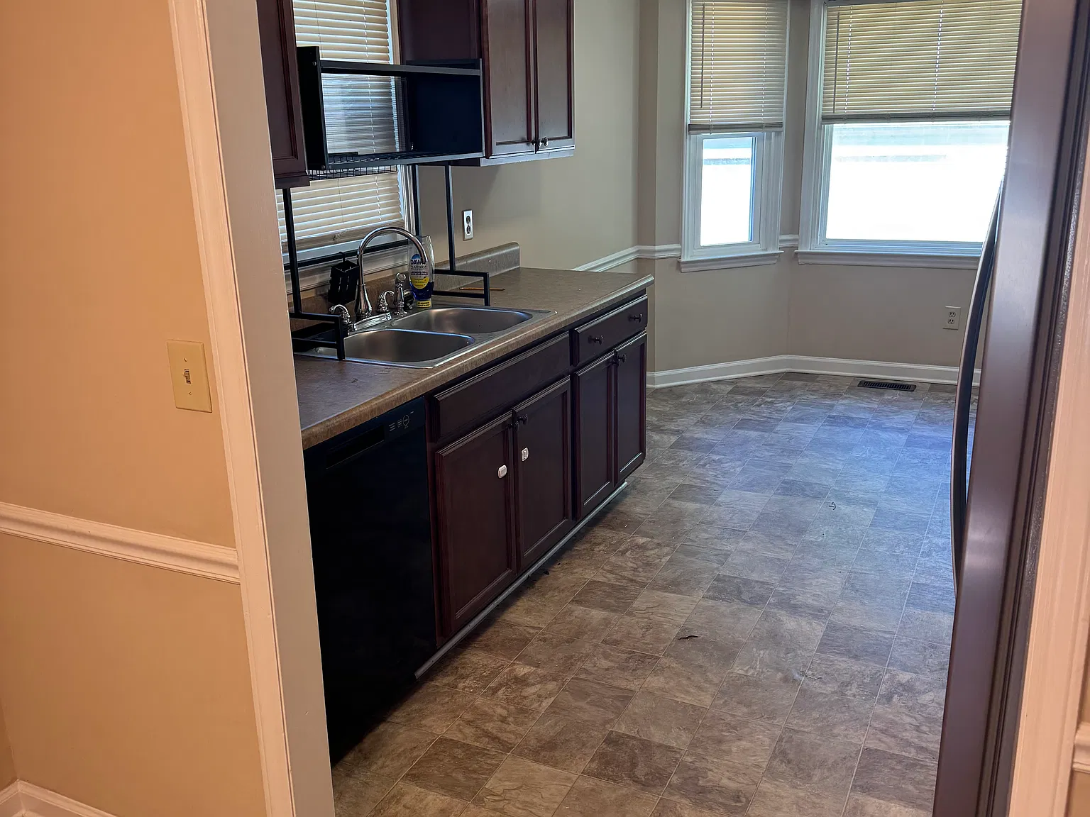 3 bed, 1328 sqft, $2,000 — Photo 2