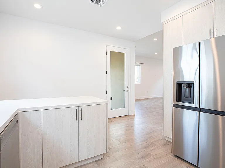 1029 Melrose Ave #104 — Photo 19