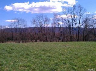 2 Meadowbrook Rd, New Windsor, NY 12553