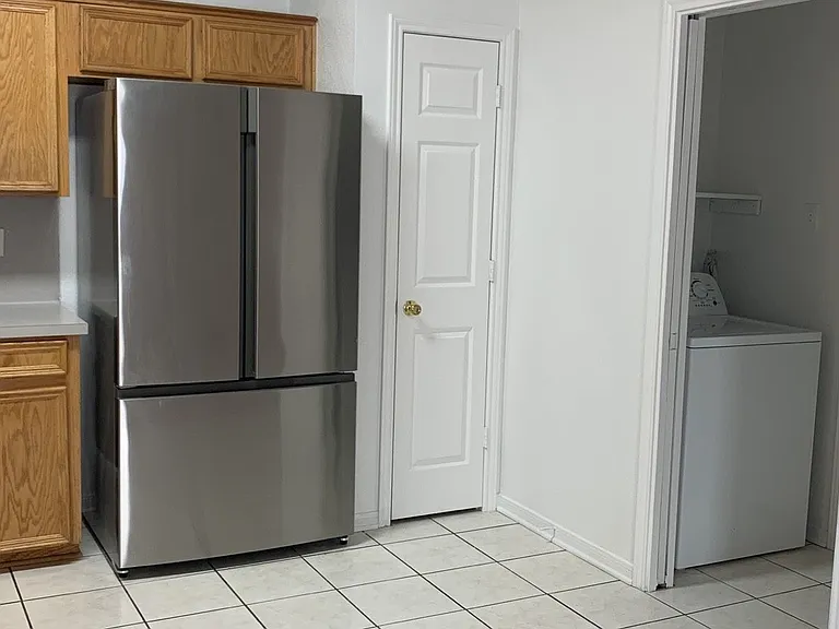 5202 Daybreak Dr — Photo 3