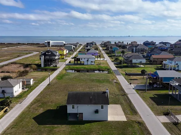 908 Lane, Pt Bolivar, TX 77650