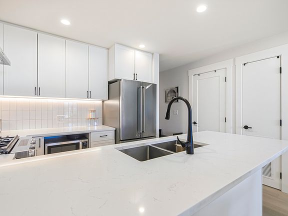 2nd image of 22265 Dewdney Trunk Rd #204