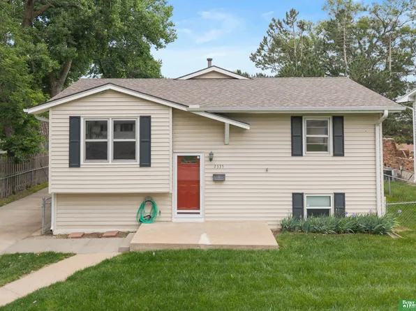 2335 S 123rd St, Omaha, NE 68144