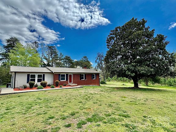 2nd image of 125 Shamrock Ln