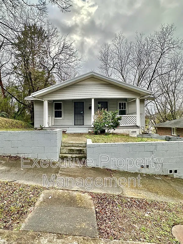 3 bed, 1.0 bath, 1172 sqft, $900 — Photo 1