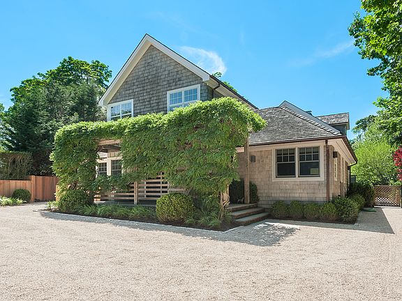 2nd image of 27 Wainscott Stone Rd