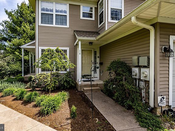 2nd image of 136 Huntingdon Ct #1705