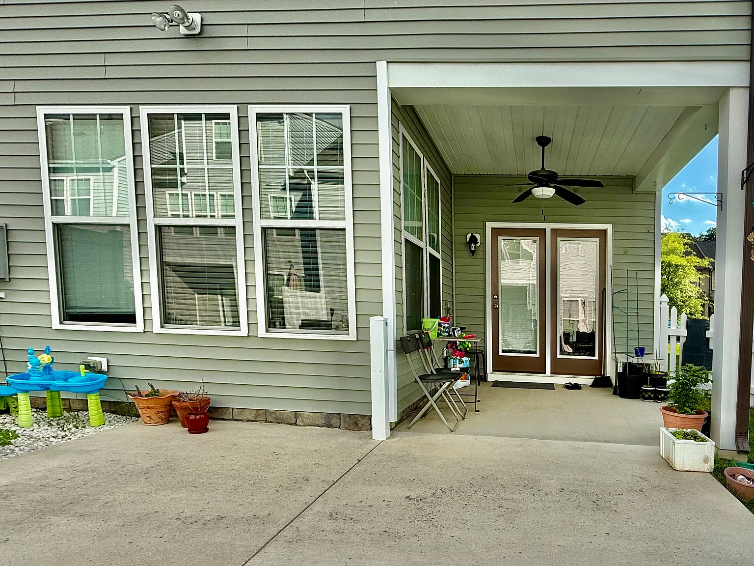 4 bed, 2436 sqft, $2,850 — Photo 3