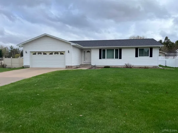 1545 N Westwood Cir, Ishpeming, MI 49849