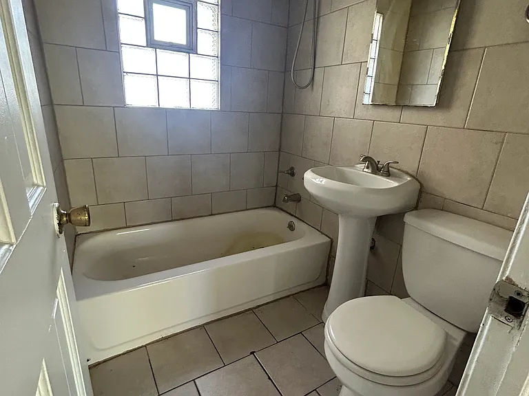 902 W Windsor Ave — Photo 7