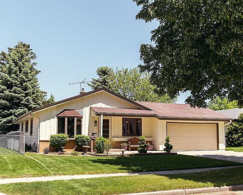 1st image of 8020 W Beechwood Ave