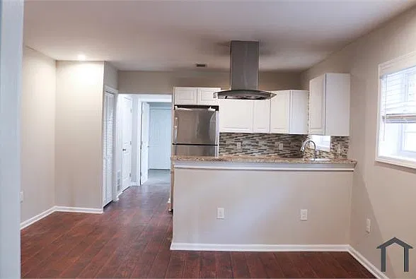 2 bed, 900 sqft, $2,100 — Photo 3