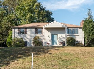 3 Bridle Path Ln, Medway, MA 02053