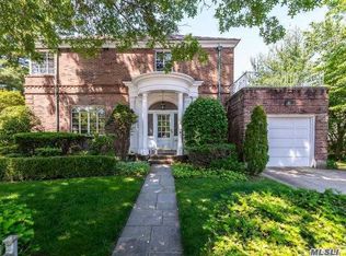 29 Flint Rd, East Rockaway, NY 11518