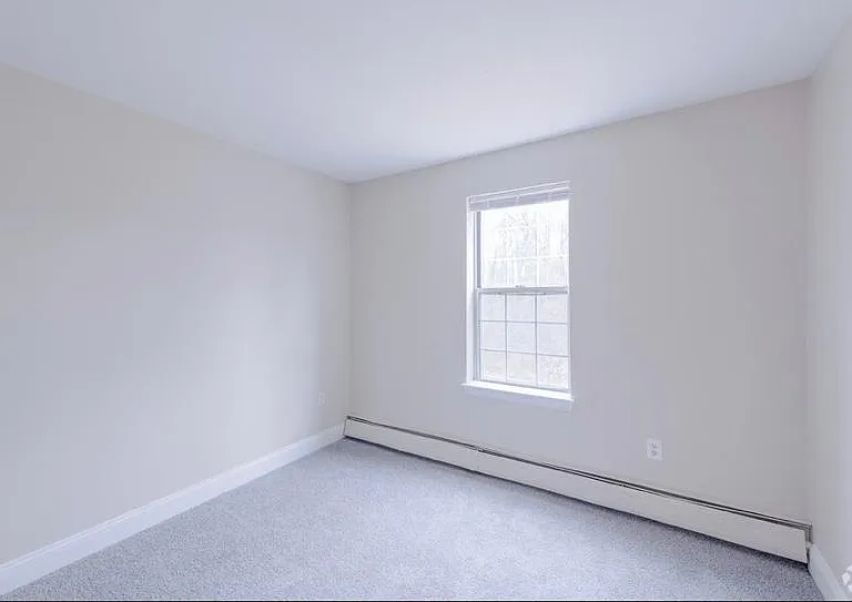 Highland House Apartments — Photo 39