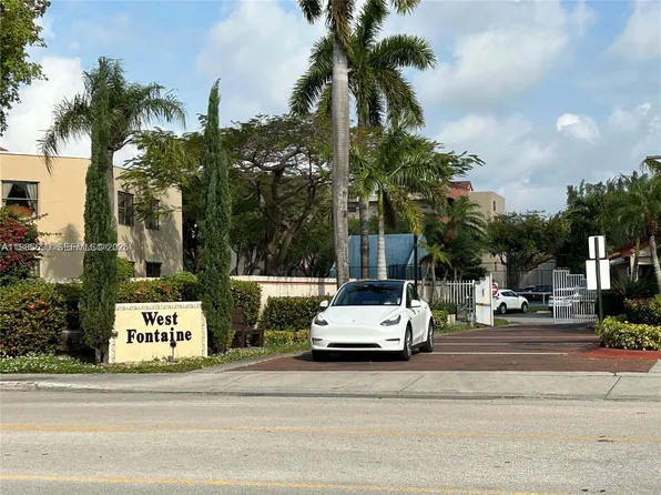 10245 Nine Street Cir, Miami, FL 33172