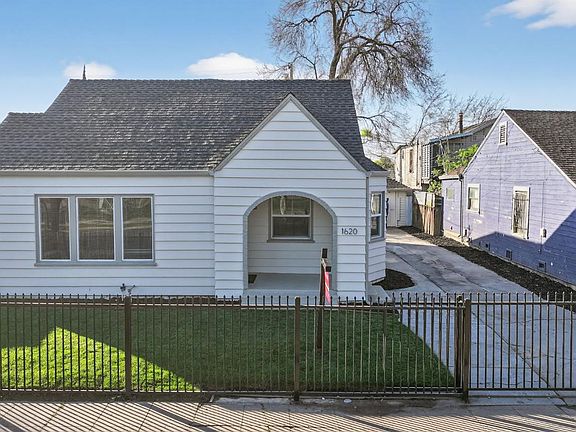 3rd image of 1620 E Harding Way