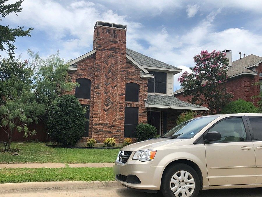 1st image of 611 Saint Andrews Pl