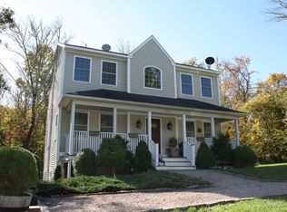 458 W Demello Dr, Tiverton, RI 02878