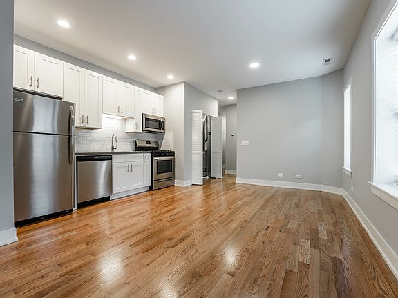 3rd image of 2103 N Sedgwick St #2109-3