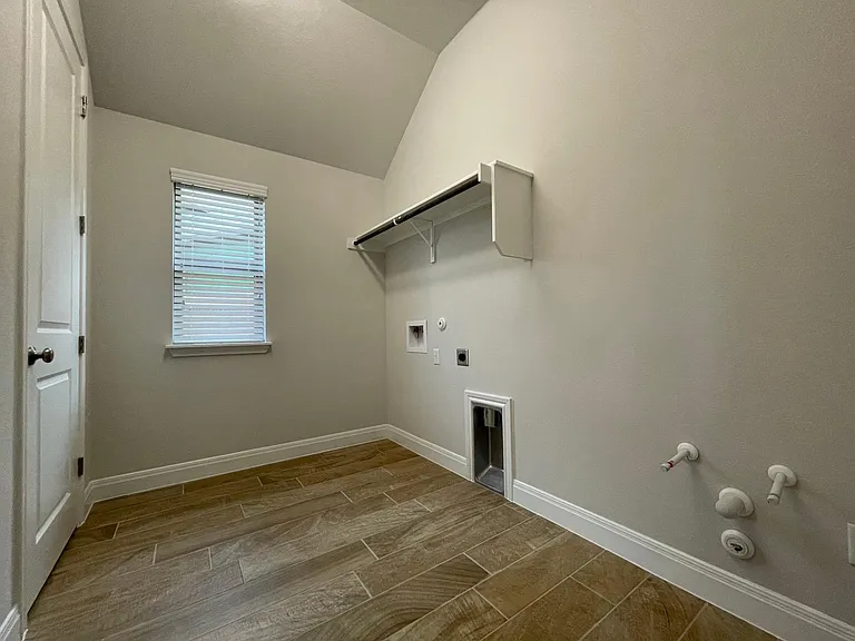 Utility Room with Large Walk-in Closet
