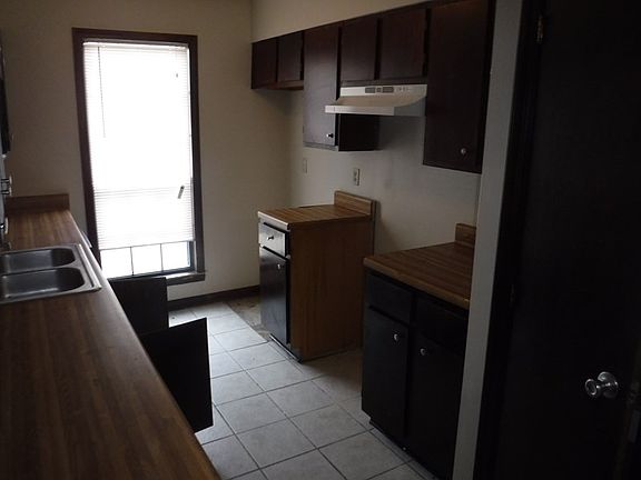 3rd image of 3917 Lucerne Dr