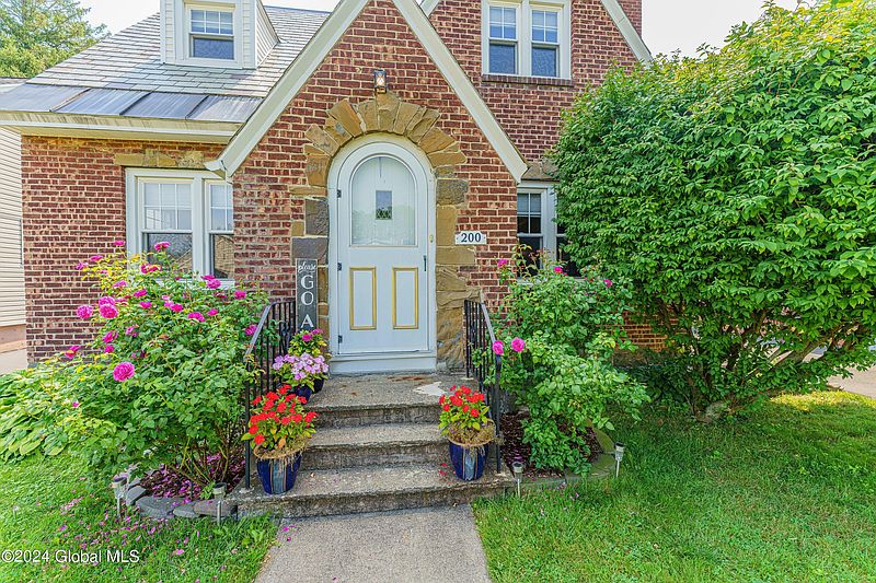 3rd image of 200 Sycamore Street