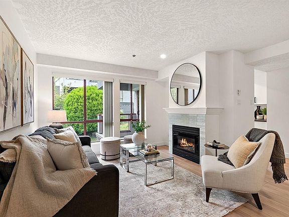 2nd image of 520 Dunedin St #205