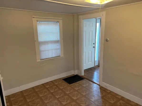 8 Southwick St, Salem, MA 01970