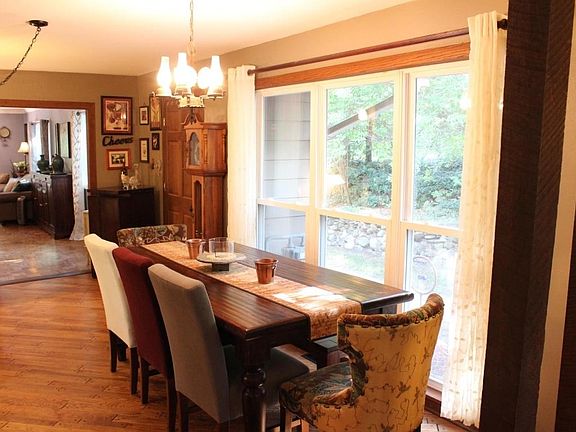4th image of 4211 Mountain Ln