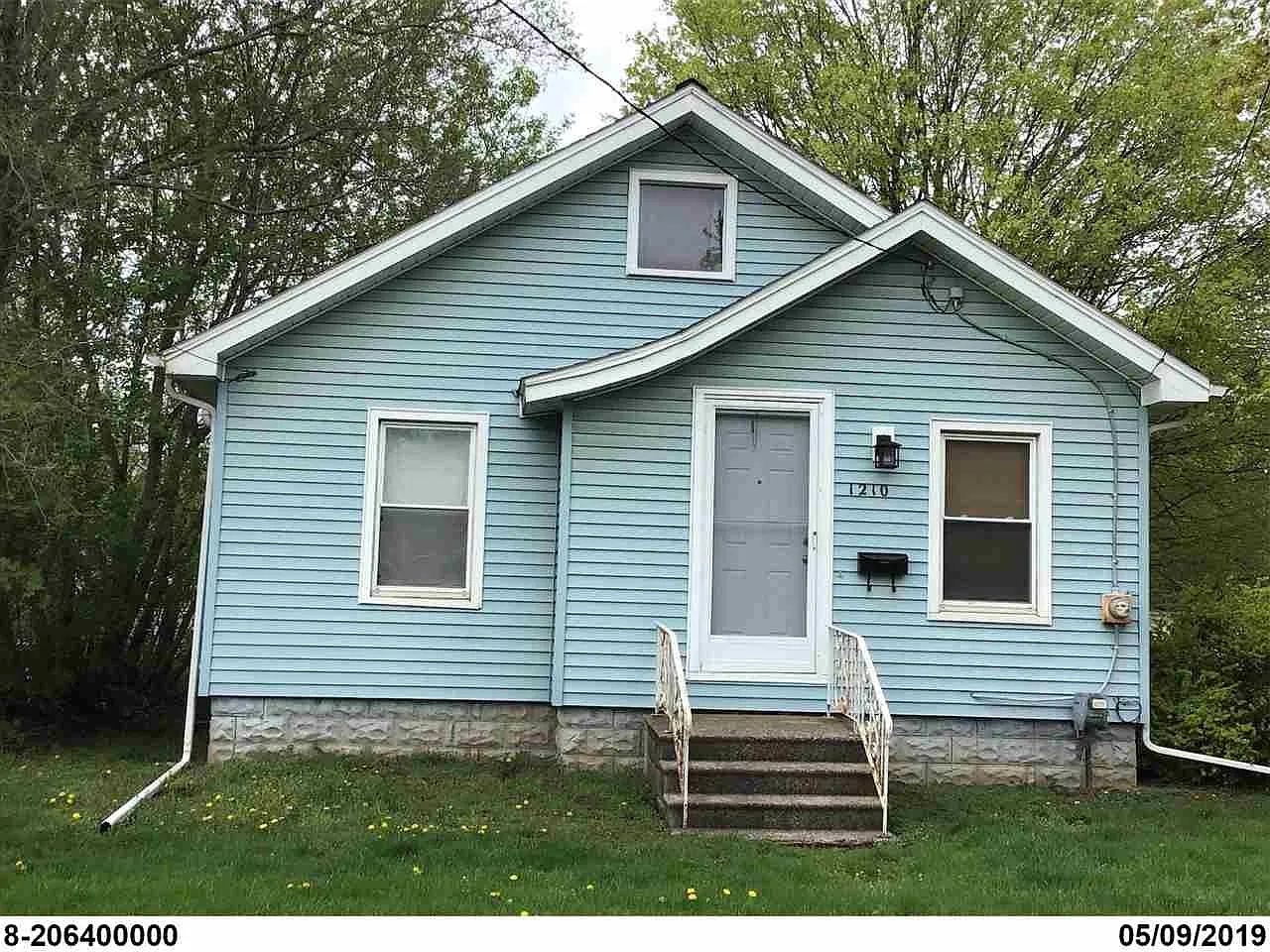 1210 Whitney St photo 1