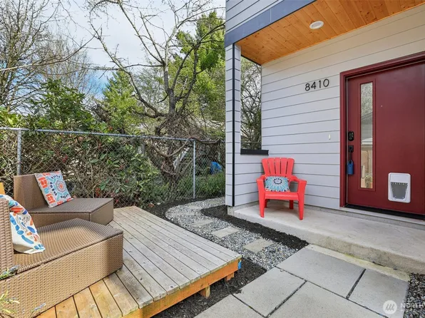 8410 17th Avenue SW #3, Seattle, WA 98106