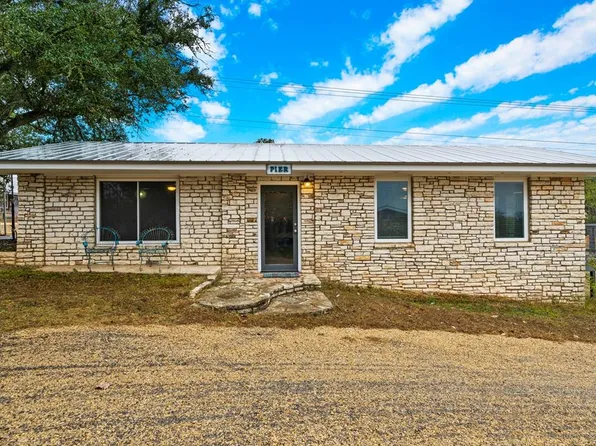 820 Highway 39, Ingram, TX 78025