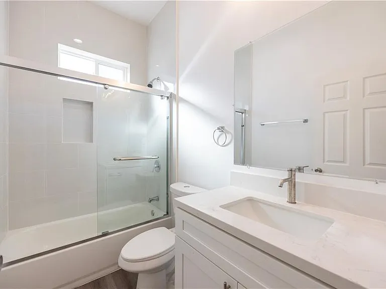 2558 S 10th Ave — Photo 6