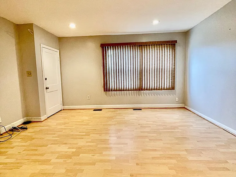 2914 Clearview Ave #1 — Photo 4