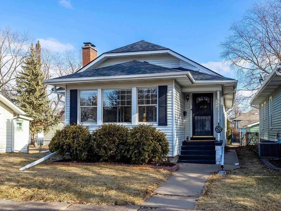 1st image of 2623 Tremont Ave