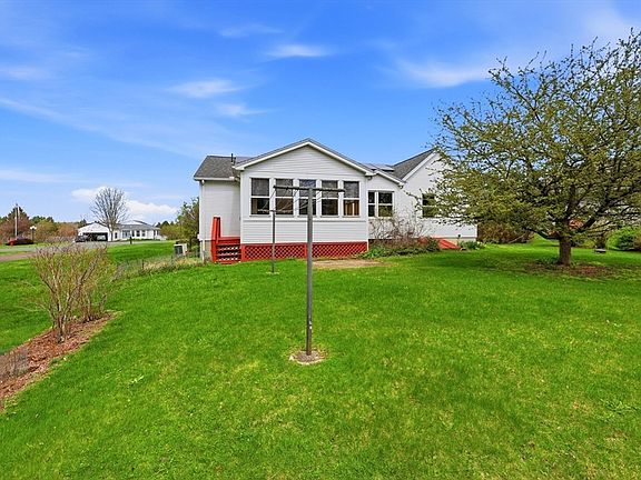 3rd image of 23 Tucker Ln