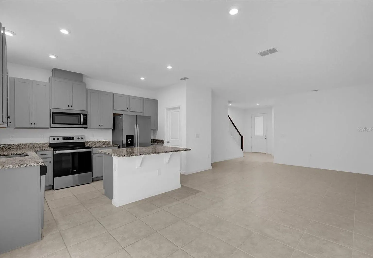3 bed, 2.5 bath, 1556 sqft, $2,500 — Photo 4