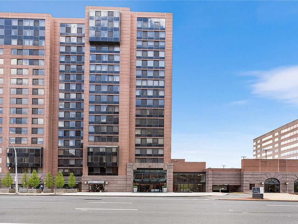 1st image of 4 Martine Avenue #321