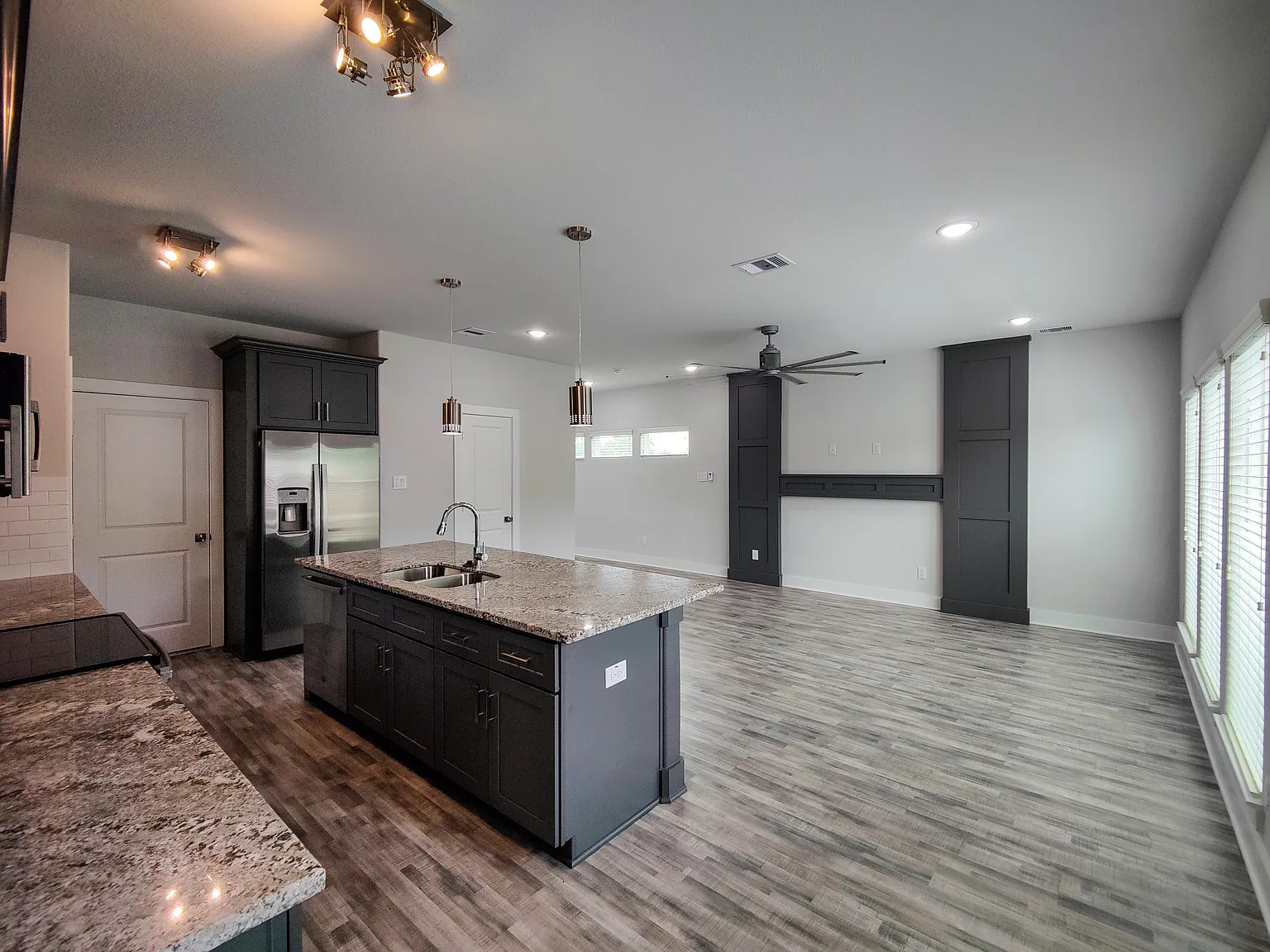 3 bed, 2.5 bath, 1832 sqft, $2,500 — Photo 4