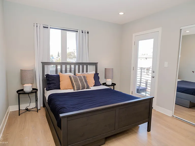 427 N Heliotrope Dr #200 — Photo 17