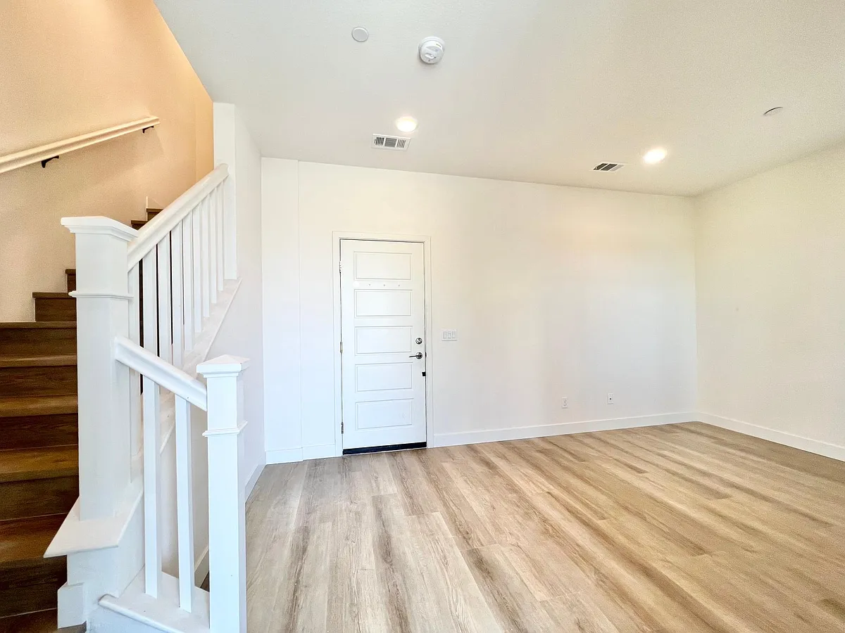 Building Photo - 12932 Pacific Pl #11