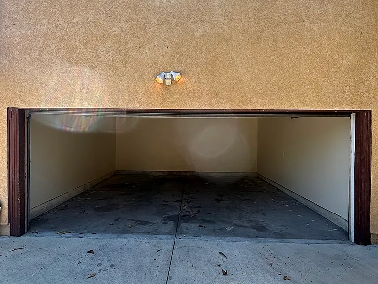 1618 E 92nd St — Photo 16