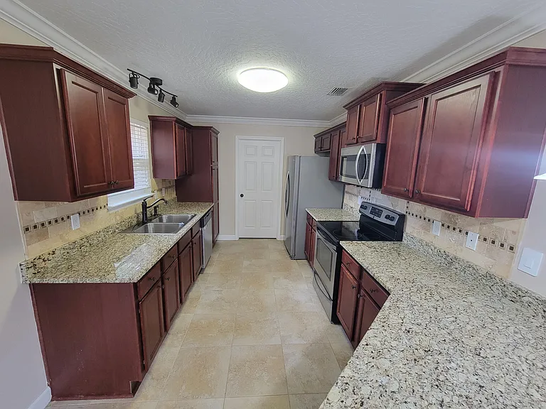 712 Hazel Dr — Photo 25